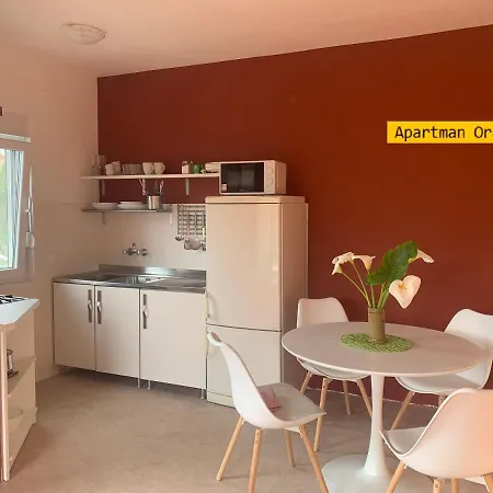 Garden House Apartment *