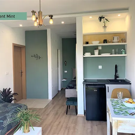 Garden House * 포드고라