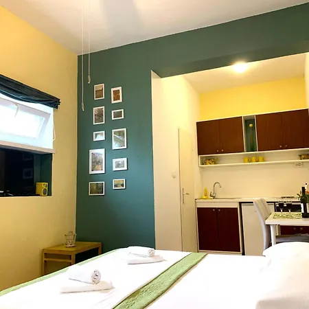 Garden House Apartment *