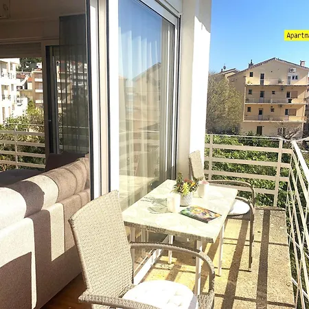 Garden House Podgora (Split-Dalmatia)
